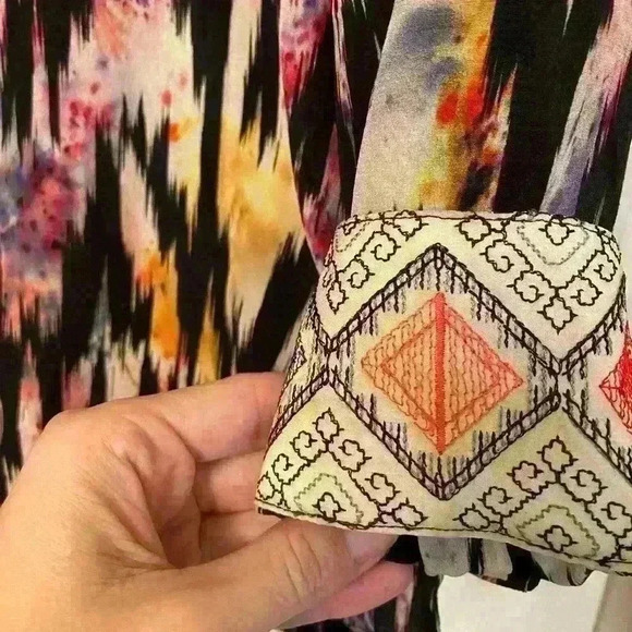 Robert Graham Silk Button Down Blouse - Picture 4 of 7